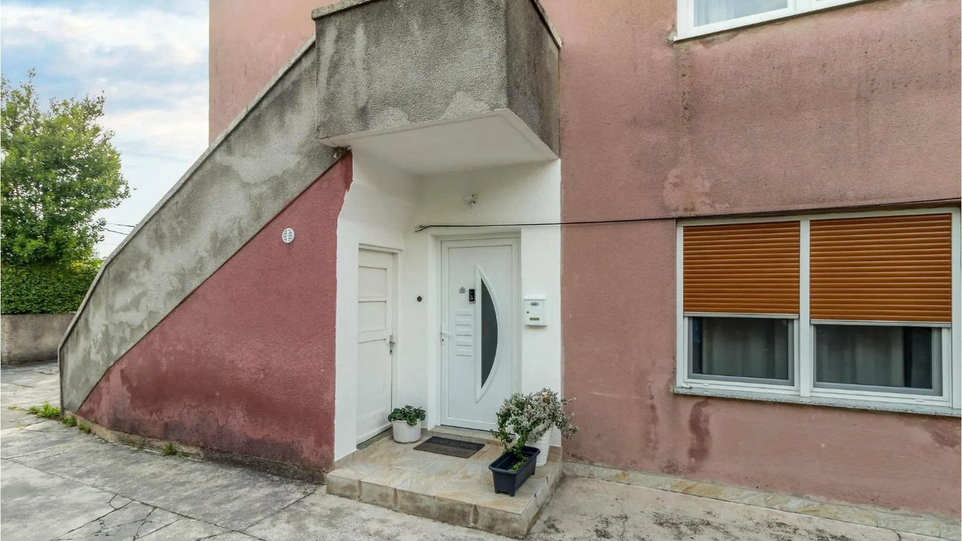 Cozy Apartment In Vrh Martinscice With Kitchen Kostrena